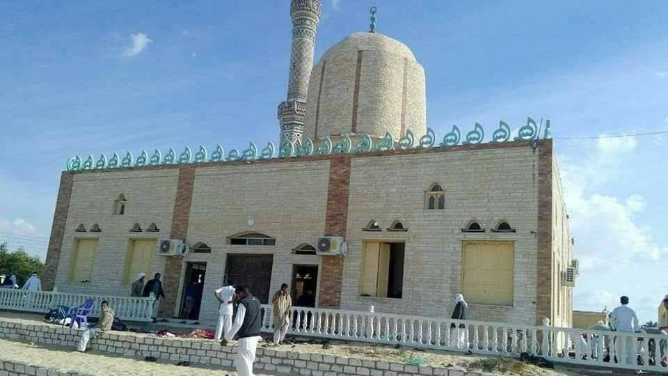 Bei einem Anschlag auf die al-Rawdah-Moschee in Bir al-Abd in der Nähe der Provinzhauptstadt Al-Arisch wurden nach Angaben des ägyptischen Staatsfernsehens 115 Menschen getötet.