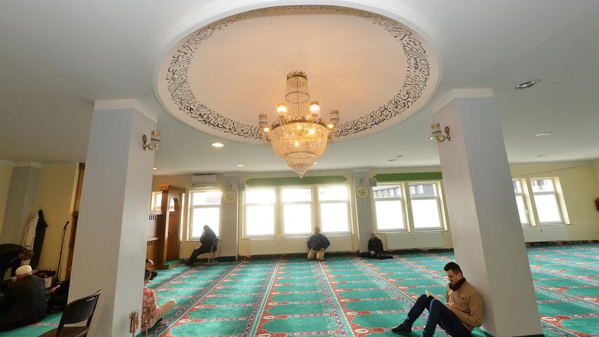 Neues Leben in alten Hallen: Früher Spielwarenlager, heute Moschee