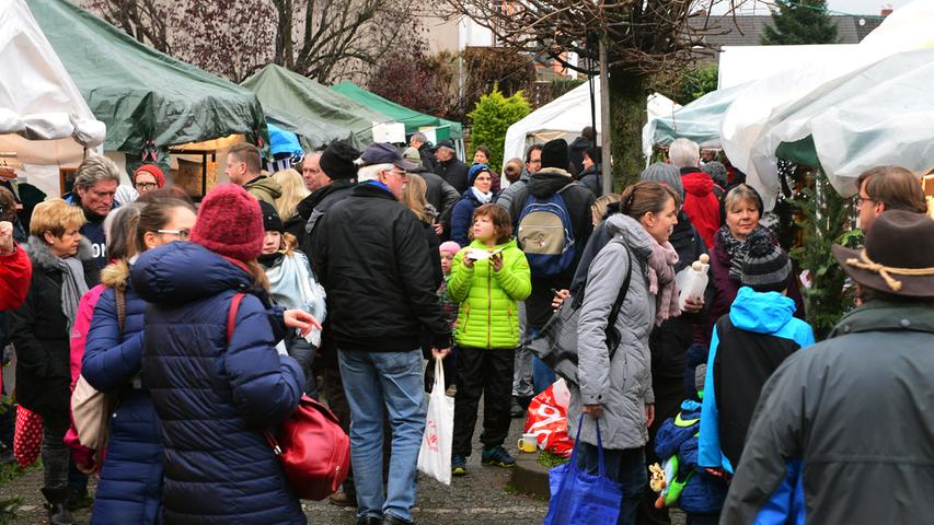 Großer Andrang: Tausende Besucher beim Queckenmarkt in Eltersdorf