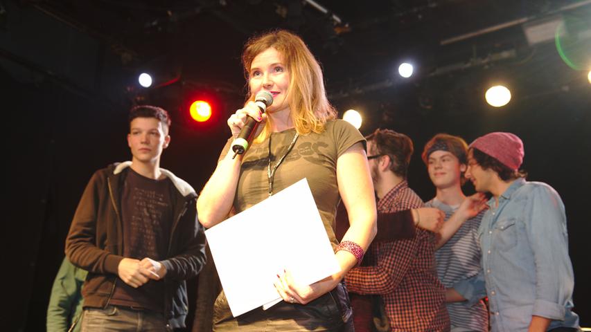 Moderatorin Lisa Hübner führte durch den Rock-Abend.