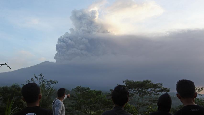 Mount Agung spuckt wieder Asche: Höchste Alarmstufe auf Bali