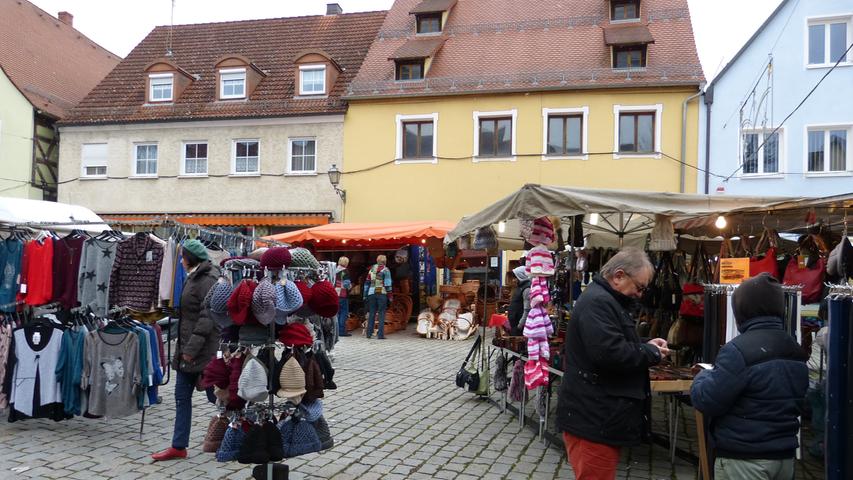  Glühwein und Schnee: Gräfenberger genießen ihren Andreasmarkt