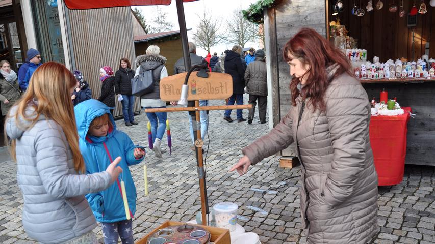 Adventsmarkt 2017 in Muhr am See bringt Besucher in Weihnachtsstimmung