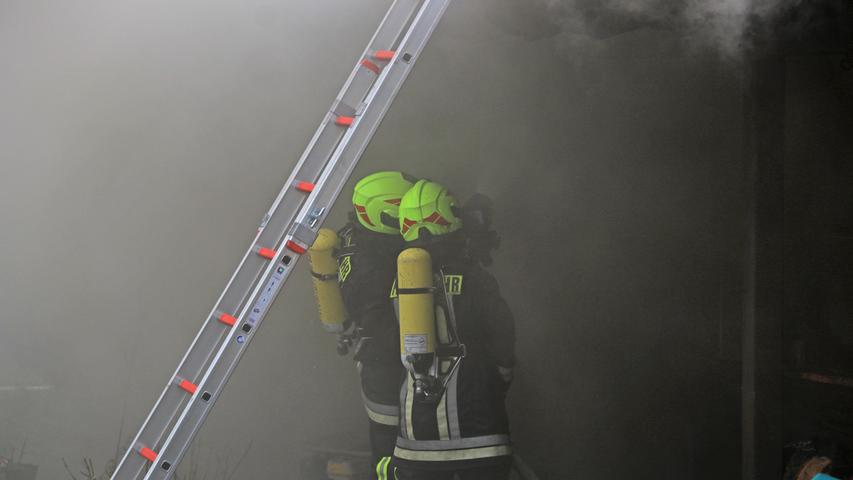 Feuer in Wohnhütte bei Bamberg: Haustiere sterben bei Brand