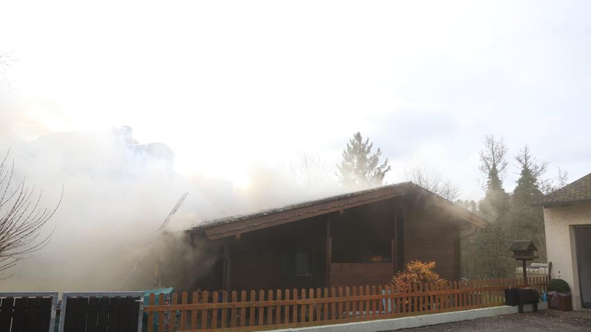 Feuer in Wohnhütte bei Bamberg: Haustiere sterben bei Brand
