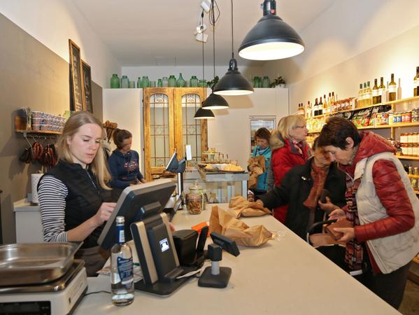 Zur Eröffnung am 24. November kamen bereits viele Kunden in den kleinen Laden.