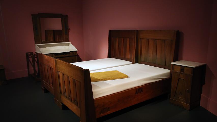 Peter Behrens entwarf zu Beginn des 20. Jahrhunderts dieses Schlafzimmer. Ein Ausstellungsstück von großer Rarität.