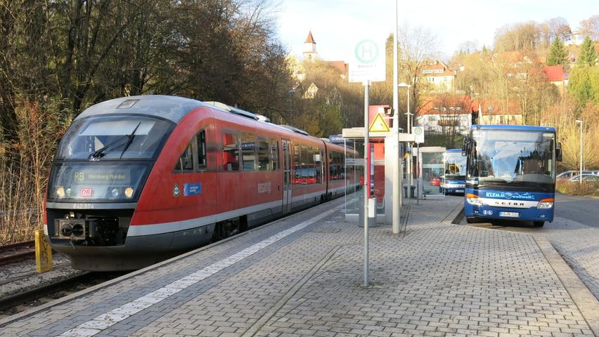 Der Ärger mit der Gräfenbergbahn, der vor allem Schüler und Pendler ziemlich plagt, reißt nicht ab.  Im November schaltet sich sogar die Bundespolitik ein...