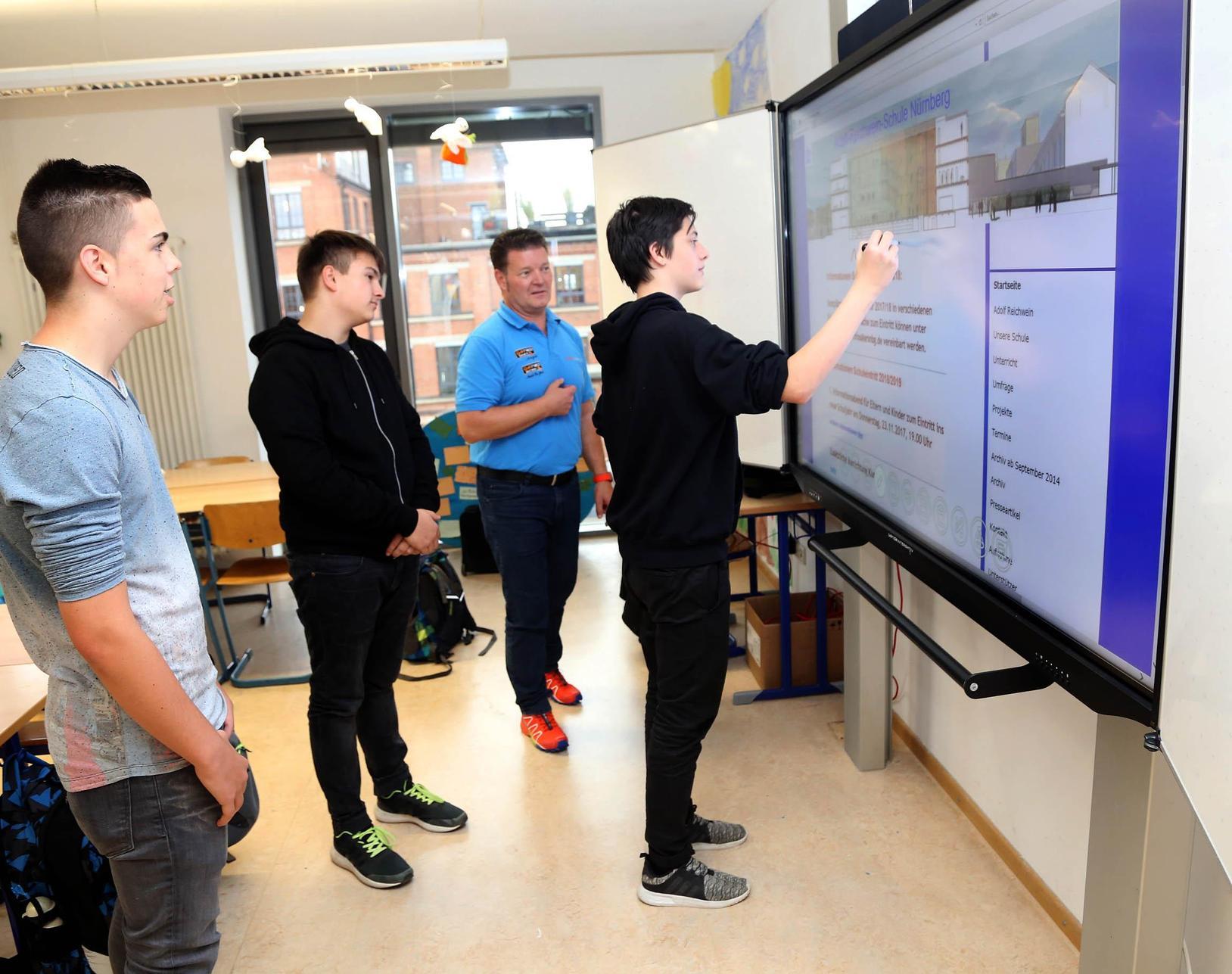 Nurnberger Klassenzimmer Von Der Kreidezeit In Die Digitale Zukunft Katapultiert Nurnberg Nordbayern De