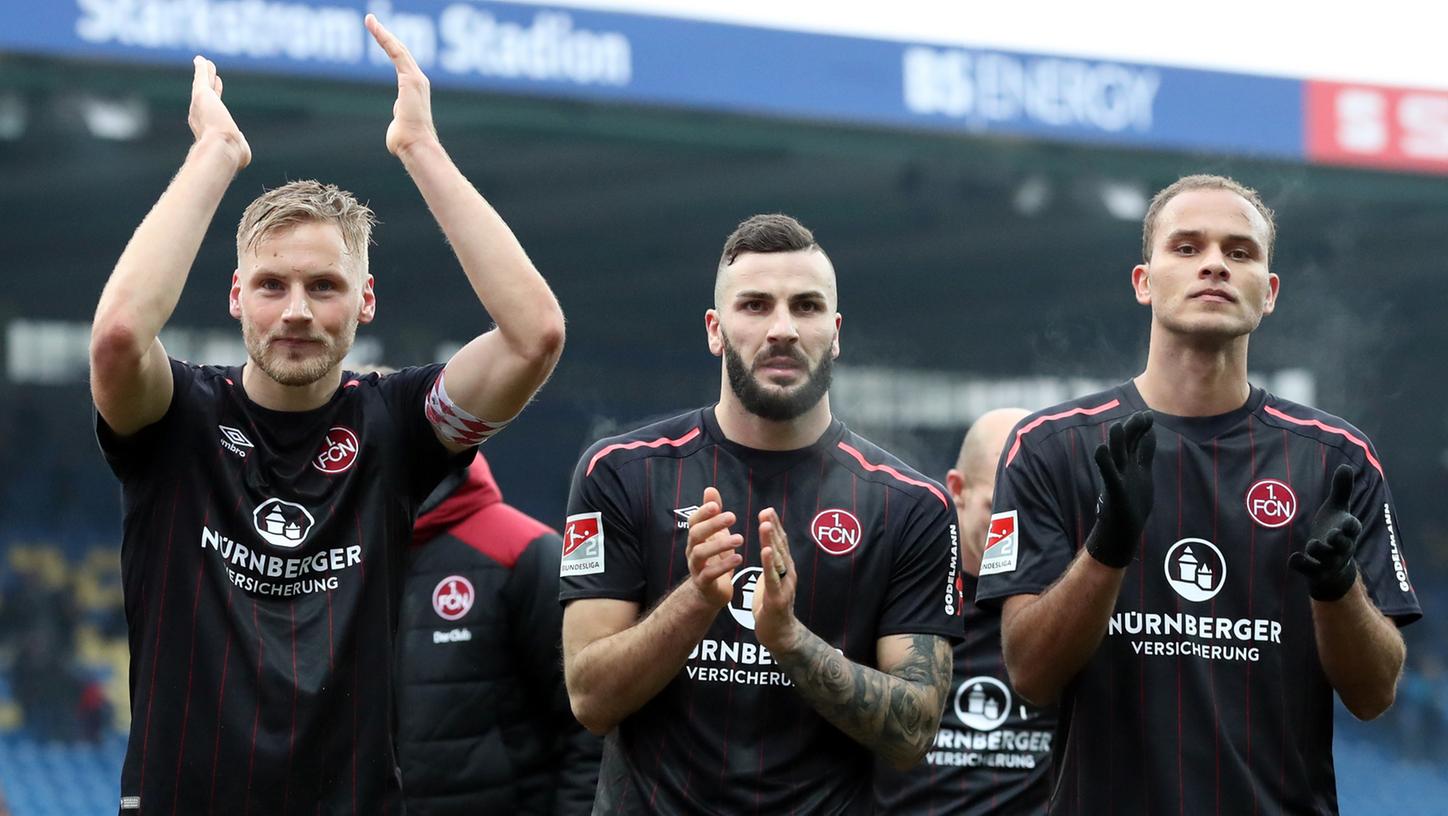 Applaus, Applaus, für deine Tore. Mein Herz geht auf, wenn du triffst: Die Sportfreunde Stiller, äh, Nürnberg bedanken sich nach dem Braunschweig-Sieg.