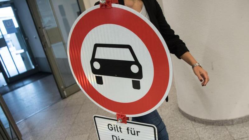 Das Bundesverwaltungsgericht in Leipzig entscheidet am Donnerstag darüber, ob zur Verbesserung der Luftqualität auch Diesel-Fahrverbote möglich sind.