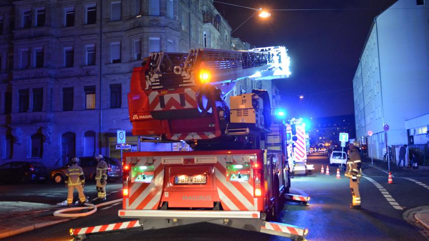 Zimmerbrand? Entwarnung nach Feuerwehreinsatz in Fürther Südstadt