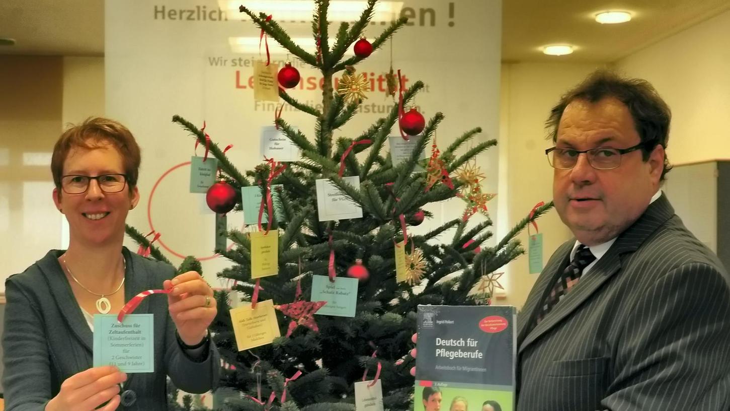 Forchheim: Ein Wunschbaum ziert die Sparkasse