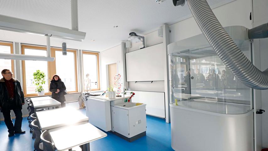 Bilder: Blick in Nürnbergs neues Hightech-Schulzentrum