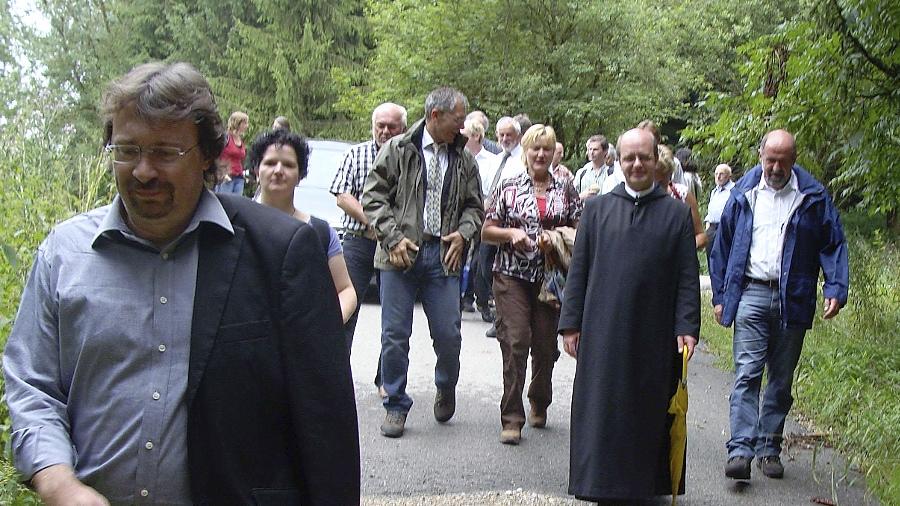 Bei der Vorstellung des neuen Wanderführers in der Region um Plankstetten wurden die Wanderschuhe geschnürt. Bei der Vorstellung des neuen Wanderführers in der Region um Plankstetten wurden die Wanderschuhe geschnürt.