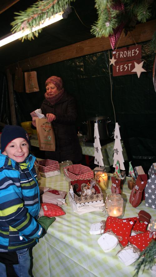 Heiße Leckereien in der Kälte: Der Weihnachtsmarkt in Thalmässing
