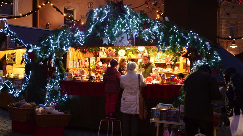 Rother Christkindlesmarkt verbreitet weihnachtliche Atmosphäre