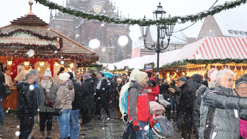 Weiße Pracht: Die Schnee-Bilder vom Christkindlesmarkt