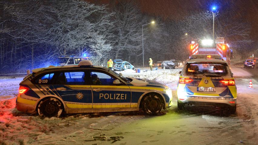 Tödlicher Unfall im Schnee: Beifahrer stirbt nach Kollision in Nürnberg