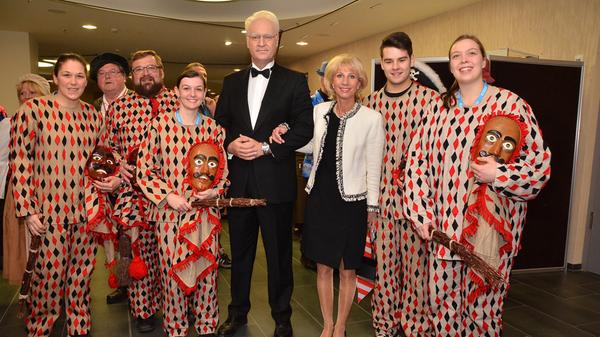 Ein Jahr zuvor tauchte er als ein altbekannter CSU-Politiker auf: Neben den "Fleckli" posiert er als Edmund Stoiber.