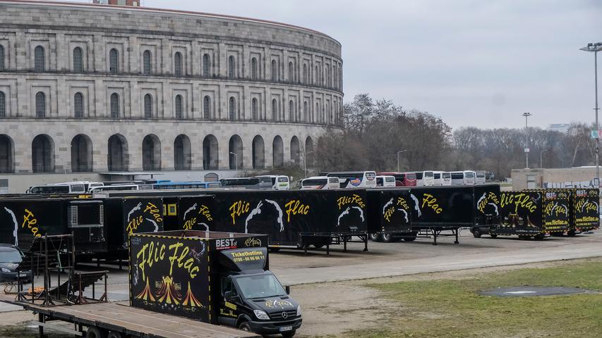 Stahlrohre und Schweiß: Aufbau des Zirkus Flic Flac in Nürnberg