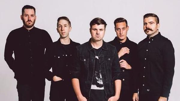Seit mittlerweile 17 Jahren treten Silverstein gemeinsam auf der Bühne auf. 2006 waren die Jungs Vorband auf der Deutschland-Tour von Simple Plan.