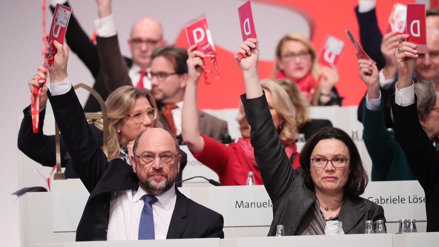 Mit Schulz als Parteichef: SPD geht in GroKo-Gespräche 