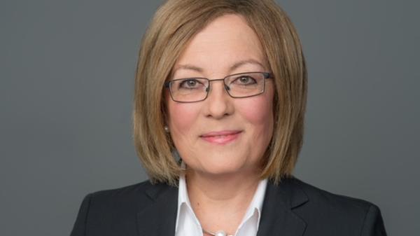 Auch sie gehört zum Kreis der mittelfränkischen Führungspersönlichkeiten: Der Verwaltungsrat der AOK Bayern wählte Irmgard Stippler im November 2017 einstimmig zur neuen Vorsitzenden des Vorstands. Damit wurde erstmals eine Frau Chefin der größten Krankenkasse im Freistaat. Die 53-jährige promovierte Volkswirtin hat umfassende Erfahrungen im Gesundheitswesen. Die AOK Bayern betreut über 4,5 Millionen Versicherte in Bayern.