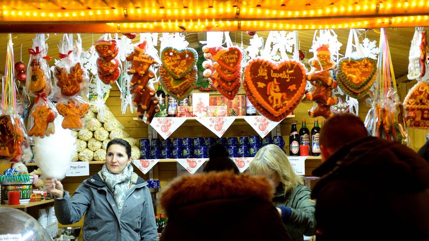 Christkind Anja eröffnet den Höchstädter Weihnachtsmarkt 2017