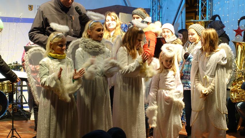 Stadtjugendkapelle begleitet Eröffnung des Herzogenauracher Weihnachtsmarktes