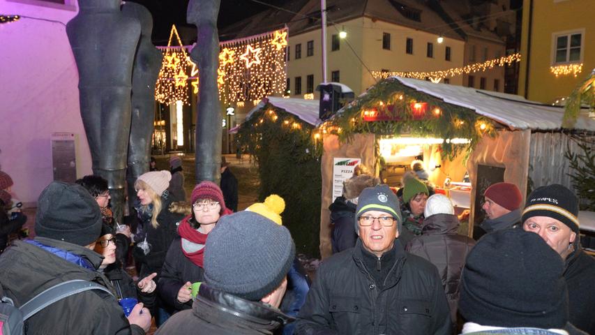 Weihnachtsmarkt in Neumarkt: Stimmung, knackige Kälte, Glühwein