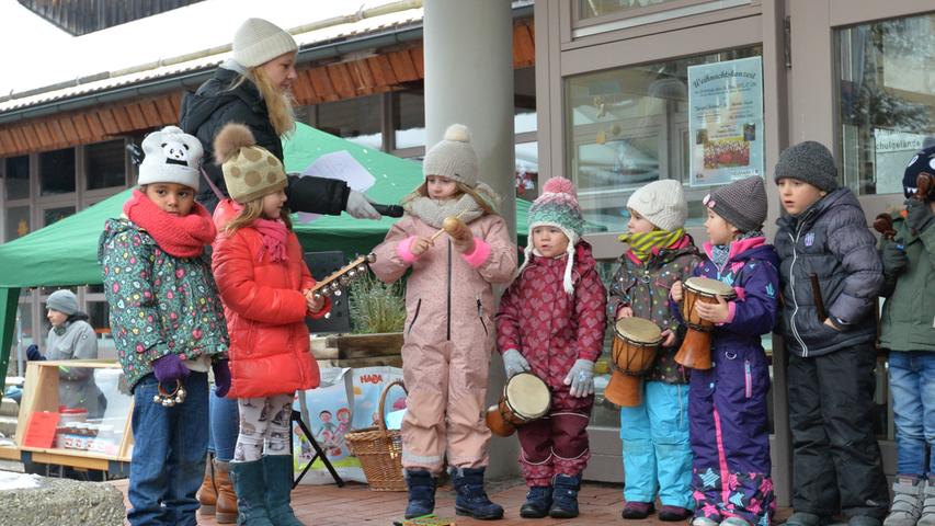 Heimeliger Weihnachtsmarkt in Holzheim