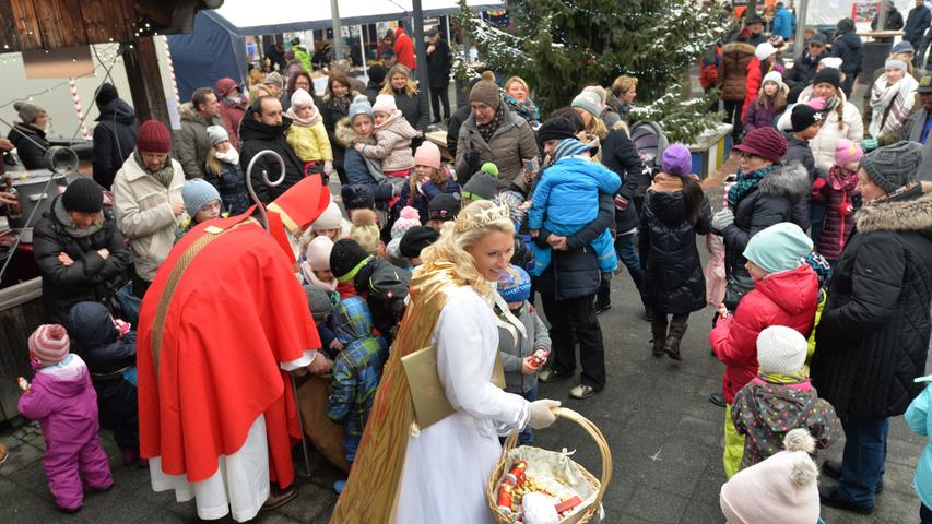 Heimeliger Weihnachtsmarkt in Holzheim