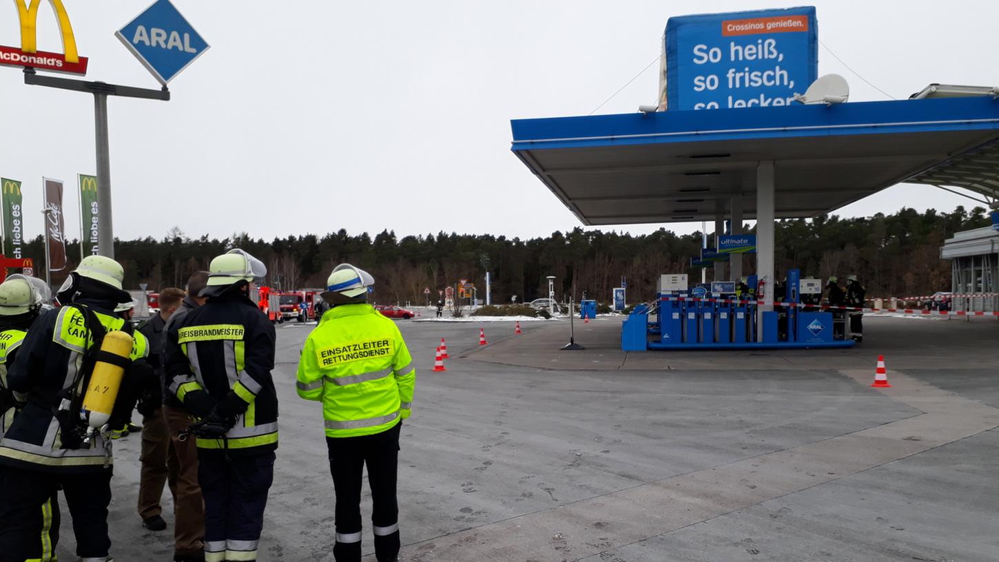 Am Sonntagmittag trat an einer Tankstelle am Autohof Schwabach-West eine große Menge Gas aus.