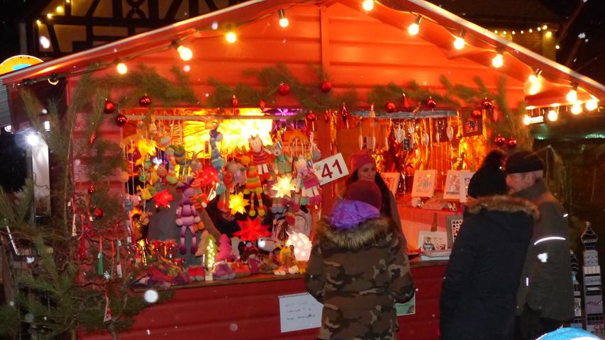 Traumhafte Kulisse: Winterzauber auf dem Weihnachtsmarkt in Georgensgmünd