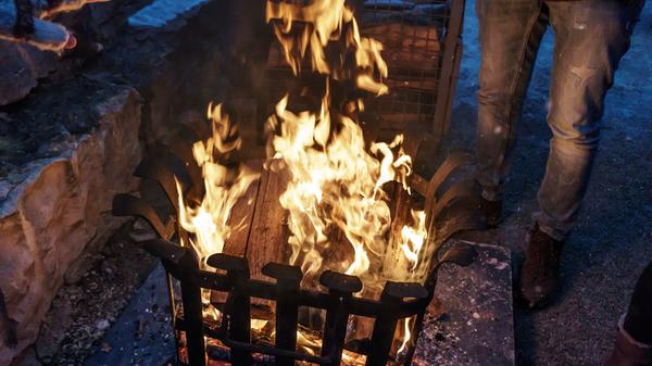 Lichterglanz auf Maffei: Die zwölfte Bergwerksweihnacht wurde zwar vom Schnee gebeutelt, lockte dafür aber nur so viele Besucher, dass man entspannt durch das Weihnachtsdorf schlendern konnte.