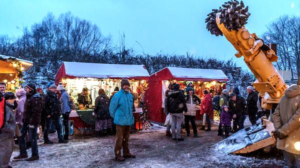 Lichterglanz auf Maffei: Die zwölfte Bergwerksweihnacht wurde zwar vom Schnee gebeutelt, lockte dafür aber nur so viele Besucher, dass man entspannt durch das Weihnachtsdorf schlendern konnte.