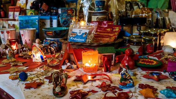 Lichterglanz auf Maffei: Die zwölfte Bergwerksweihnacht wurde zwar vom Schnee gebeutelt, lockte dafür aber nur so viele Besucher, dass man entspannt durch das Weihnachtsdorf schlendern konnte.