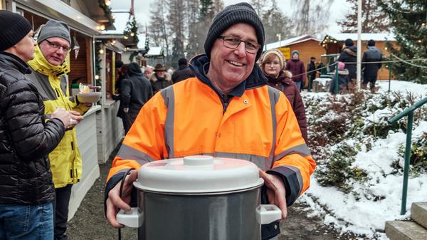 Lichterglanz auf Maffei: Die zwölfte Bergwerksweihnacht wurde zwar vom Schnee gebeutelt, lockte dafür aber nur so viele Besucher, dass man entspannt durch das Weihnachtsdorf schlendern konnte.