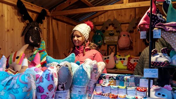 Lichterglanz auf Maffei: Die zwölfte Bergwerksweihnacht wurde zwar vom Schnee gebeutelt, lockte dafür aber nur so viele Besucher, dass man entspannt durch das Weihnachtsdorf schlendern konnte.