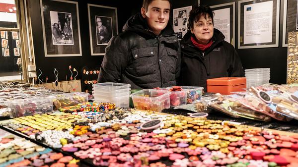 Lichterglanz auf Maffei: Die zwölfte Bergwerksweihnacht wurde zwar vom Schnee gebeutelt, lockte dafür aber nur so viele Besucher, dass man entspannt durch das Weihnachtsdorf schlendern konnte.