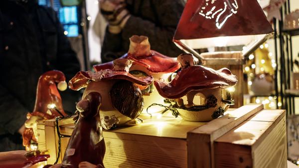Lichterglanz auf Maffei: Die zwölfte Bergwerksweihnacht wurde zwar vom Schnee gebeutelt, lockte dafür aber nur so viele Besucher, dass man entspannt durch das Weihnachtsdorf schlendern konnte.