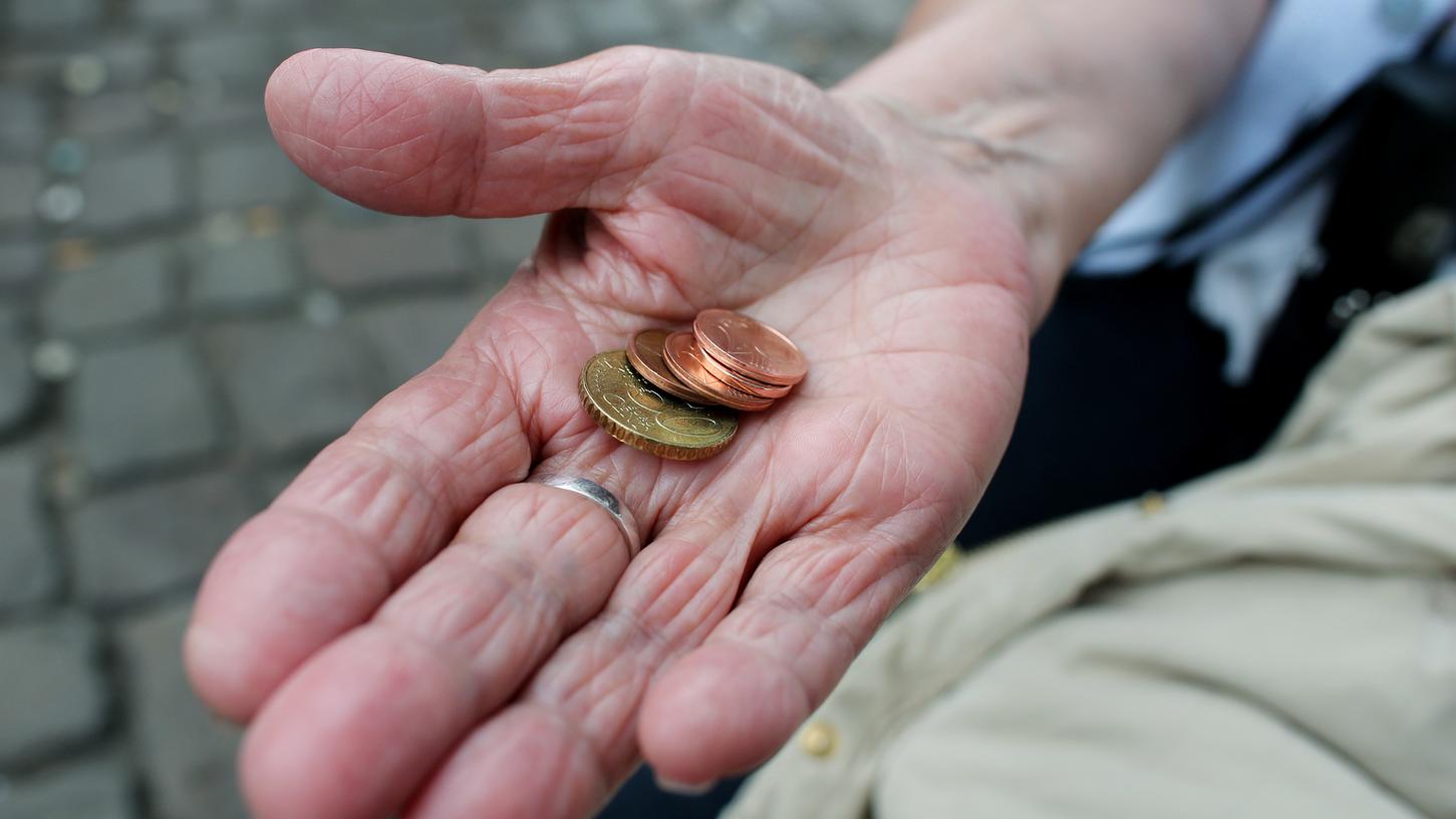 Mit diesen Tricks bringen Betrüger ältere Menschen um ihr Geld