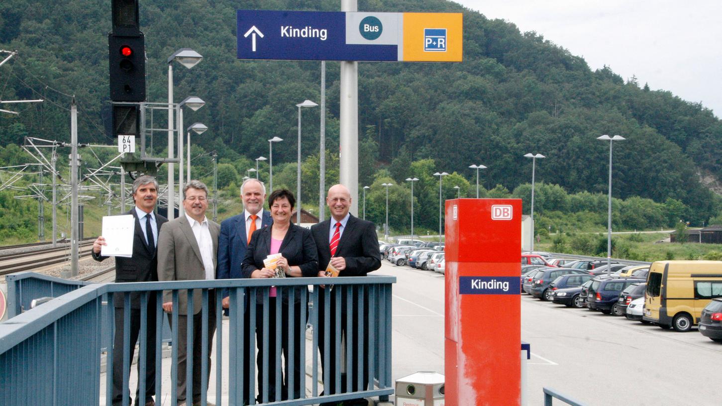 Ende 2013 kam der Bahnhof Kinding zum VGN-Gebiet hinzu, was die Verantwortlichen natürlich ausgiebig feierten. Der Parkplatz mit 140 Stellplätzen platzt längst aus allen Nähten.