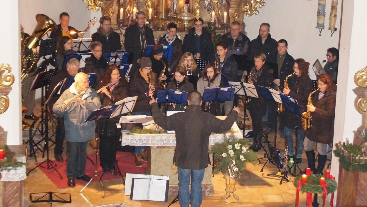 Adventsmusik mit der Eppelein-Kapelle in Heng