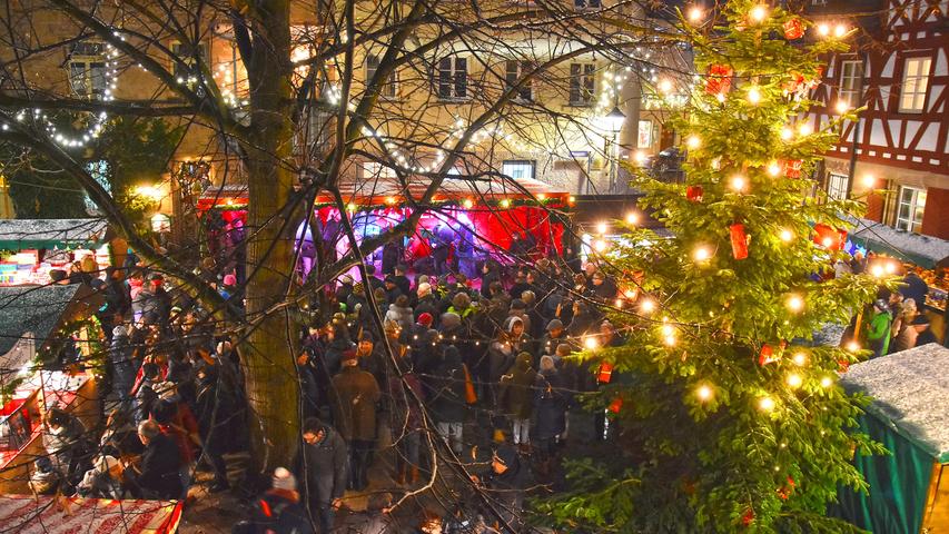 Foto: THOMAS SCHERER.Motiv: Fürther Altstadtweihnacht; Altstadt; Weihnacht; Waagplatz Fürth