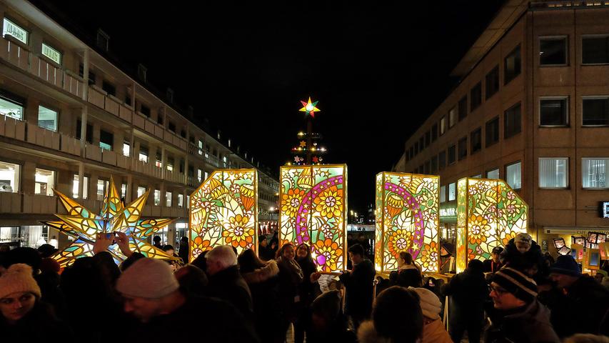 Nürnberg funkelt: Die Bilder vom traditionellen Lichterzug