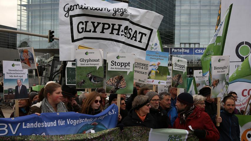 Gegen Schmidt und Glyphosat: Demo am Rande des Parteitags