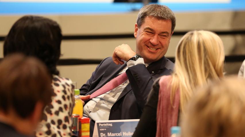 Merkel winkt, Söder grinst: Impressionen vom CSU-Parteitag