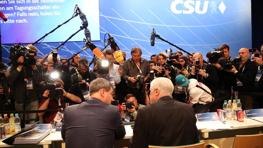 Merkel winkt, Söder grinst: Impressionen vom CSU-Parteitag